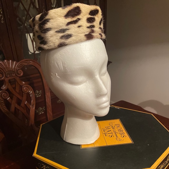 🎶SOLD**Leopard print pillbox hat🎶 Vintage. 🎀 - Picture 5 of 15